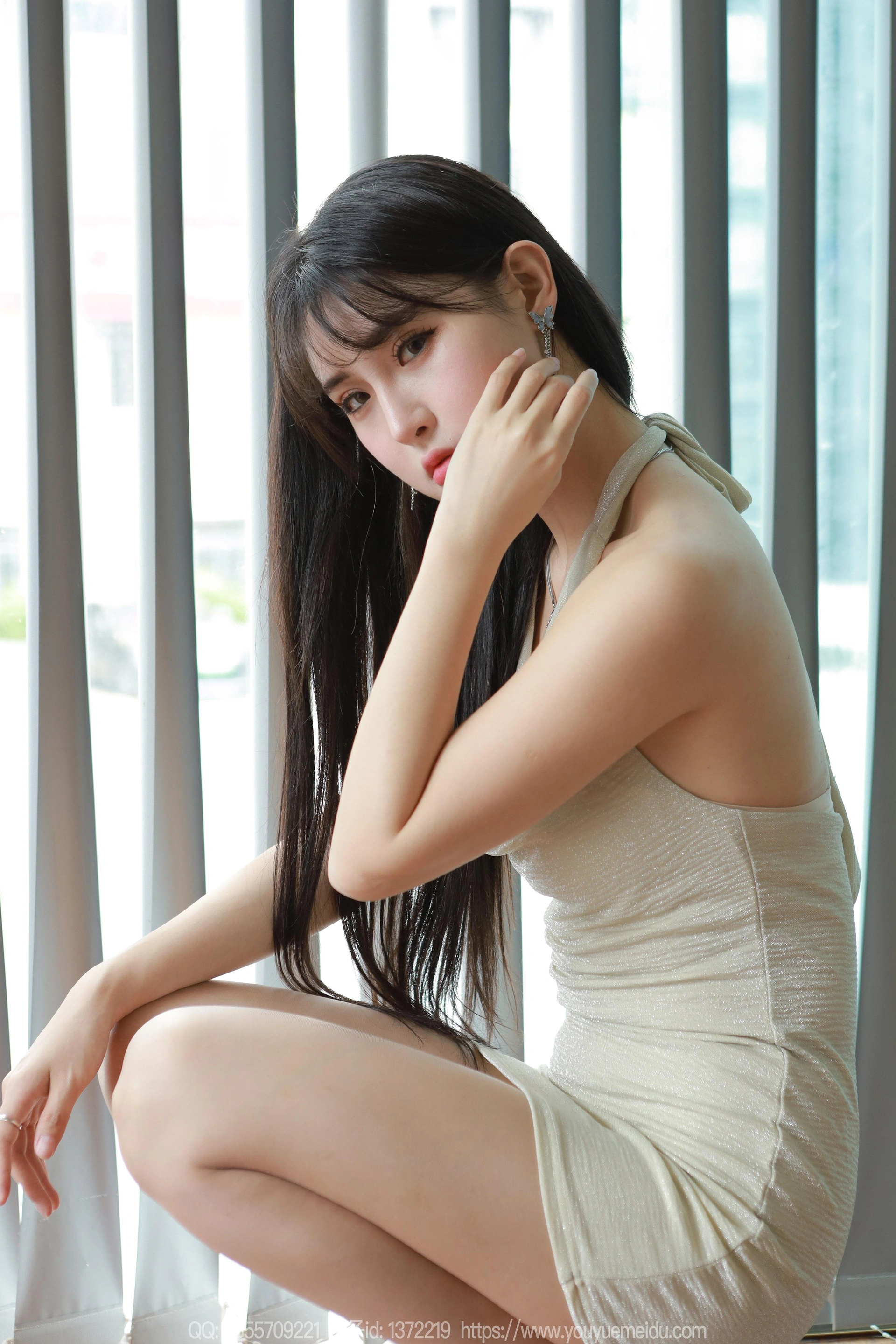 [IESS异思趣向] 2024.05.31 丝享家 1756 小宝《挂脖包臀裙》 2